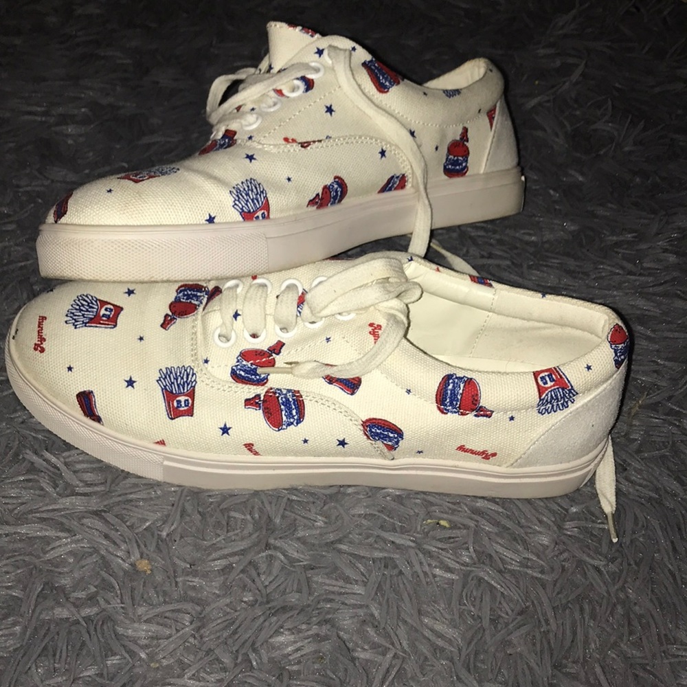 Aymmy in the batty girls sneaker